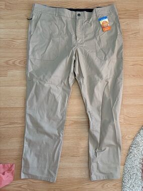 NWT Columbia Men's Khaki Stretch Chinos